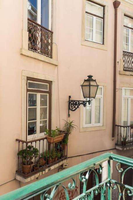 Magnificent Historical City Centre Apart With Terrace Lisboa Eksteriør bilde